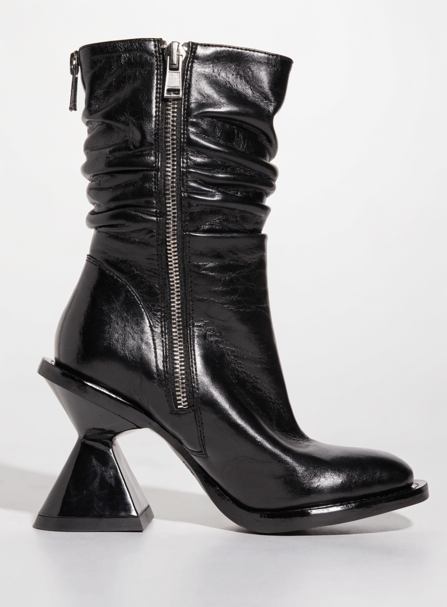 Bottines à talon Angel Alarcon, silhouette féminine et cuir travaillé